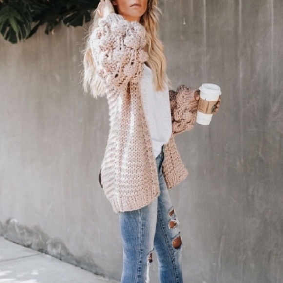 NEVER WORN popcorn sleeve cream sweater - Picture 2 of 4